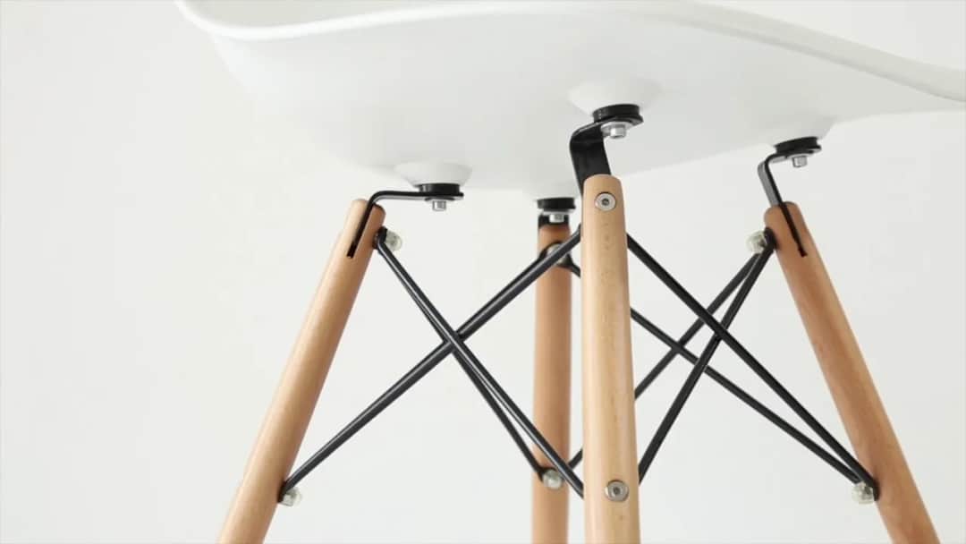 Jak złożyć krzesło skandynawskie? Prosty poradnik krok po kroku