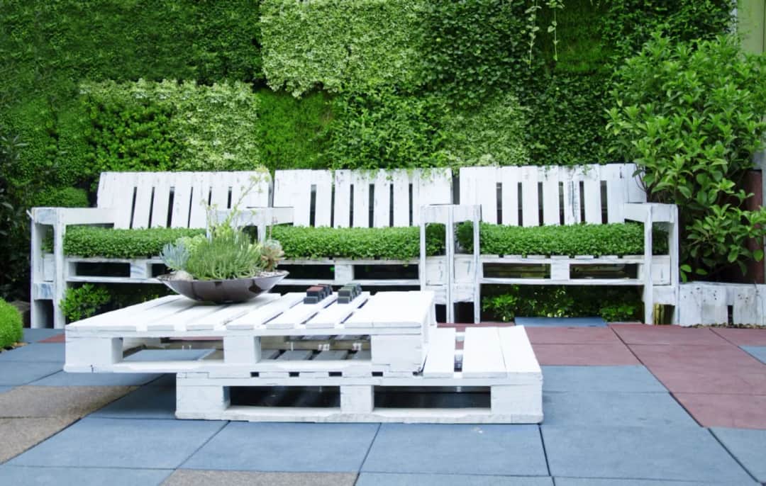 Stół z palet do ogrodu: Zrób to sam! Prosty poradnik krok po kroku