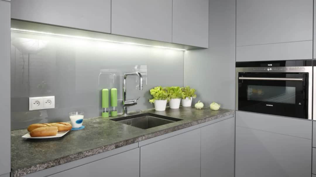 Alternatywy dla płytek w kuchni: Inspiracje i praktyczne porady