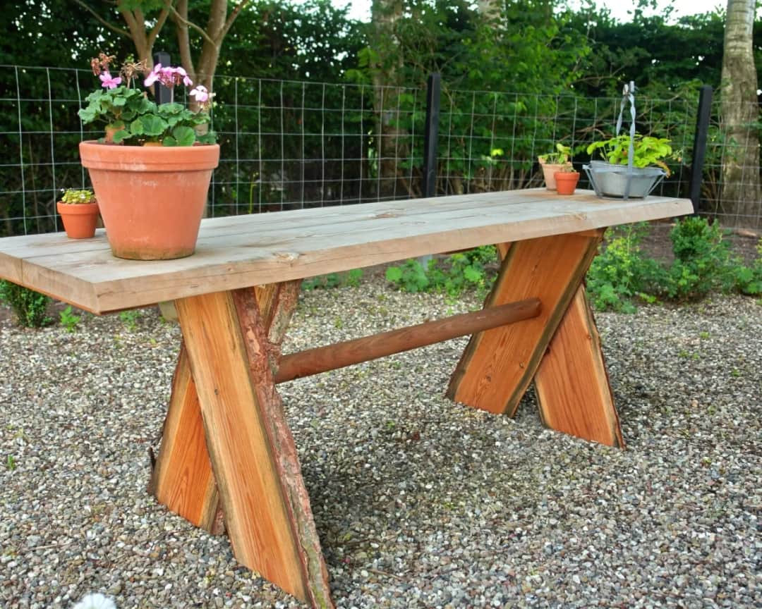 Jak zrobić blat stołu ogrodowego? Przewodnik DIY i porównanie materiałów